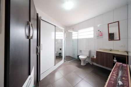 Casa à venda com 200m², 3 quartos e 2 vagasBanheiro da Suíte 1