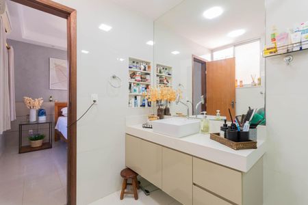 Apartamento à venda com 172m², 4 quartos e sem vagaBanheiro Suíte
