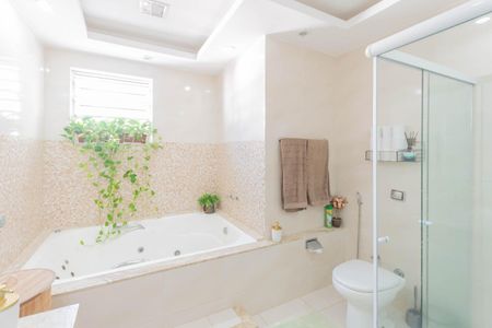 Apartamento à venda com 172m², 4 quartos e sem vagaBanheiro
