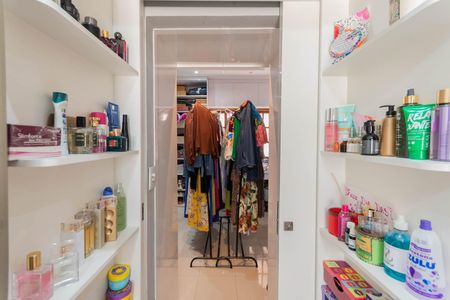 Apartamento à venda com 172m², 4 quartos e sem vagaCloset Suíte