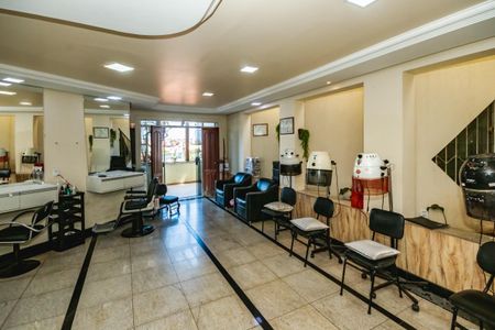 Casa para alugar com 4 quartos, 323m² em Heliópolis, Belo Horizonte