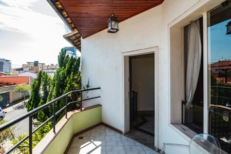 Casa para alugar com 4 quartos, 323m² em Heliópolis, Belo Horizonte