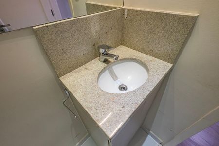 Casa de condomínio à venda com 82m², 2 quartos e sem vaga Casa de condomínio à venda com 82m², 2 quartos e sem vagaBanheiro Suíte 1