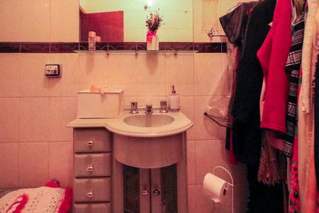 Casa à venda com 232m², 4 quartos e 2 vagasBanheiro da Suíte