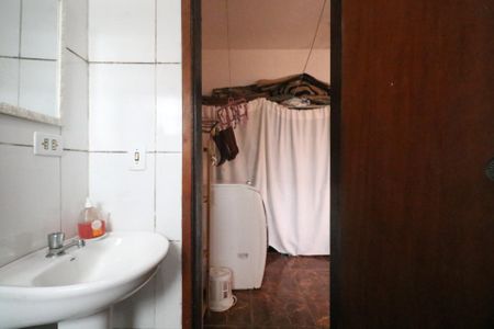 Casa à venda com 232m², 4 quartos e 2 vagasBanheiro da Área de Serviço