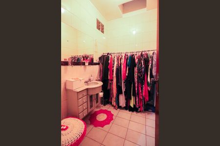 Casa à venda com 232m², 4 quartos e 2 vagasBanheiro da Suíte