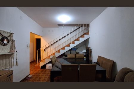 Casa à venda com 232m², 4 quartos e 2 vagasSala