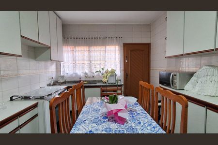 Casa à venda com 232m², 4 quartos e 2 vagasCozinha 