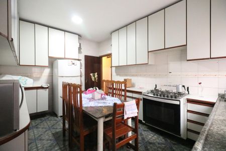 Casa à venda com 232m², 4 quartos e 2 vagasCozinha