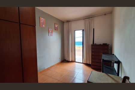 Casa à venda com 232m², 4 quartos e 2 vagasQuarto 4