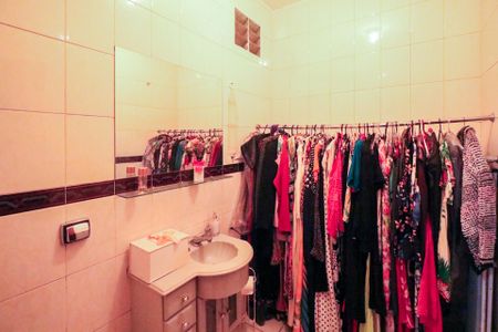 Casa à venda com 232m², 4 quartos e 2 vagasBanheiro da Suíte