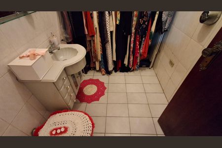 Casa à venda com 232m², 4 quartos e 2 vagasBanheiro Suíte 