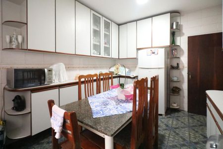 Casa à venda com 232m², 4 quartos e 2 vagasCozinha