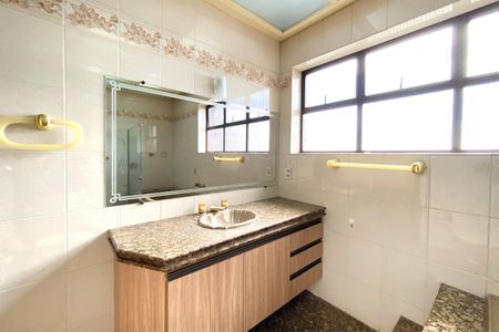 Apartamento à venda com 406m², 4 quartos e 3 vagasBanheiro da Suíte 1