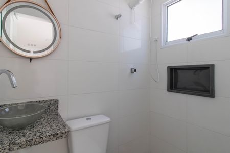 Banheiro de kitnet/studio para alugar com 0 quarto, 16m² em Vila Santa Maria, Guarulhos