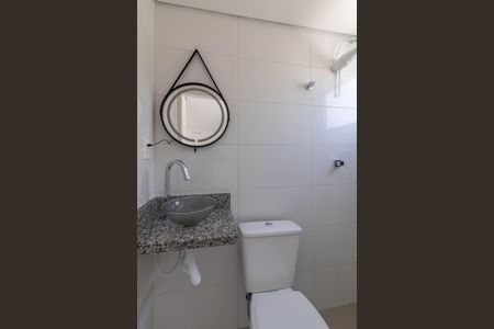 Banheiro de kitnet/studio para alugar com 0 quarto, 16m² em Vila Santa Maria, Guarulhos