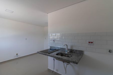 Cozinha de kitnet/studio para alugar com 0 quarto, 16m² em Vila Santa Maria, Guarulhos