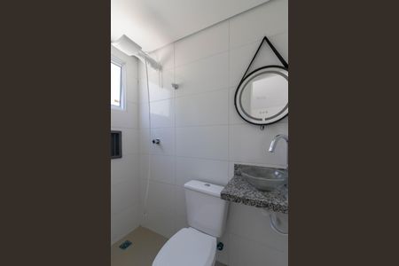 Banheiro  de kitnet/studio para alugar com 0 quarto, 16m² em Vila Santa Maria, Guarulhos