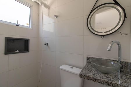Banheiro  de kitnet/studio para alugar com 0 quarto, 16m² em Vila Santa Maria, Guarulhos