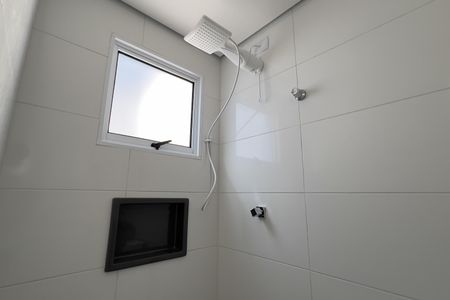 Banheiro de kitnet/studio para alugar com 1 quarto, 18m² em Vila Santa Maria, Guarulhos