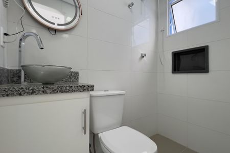 Banheiro de kitnet/studio para alugar com 1 quarto, 20m² em Vila Santa Maria, Guarulhos