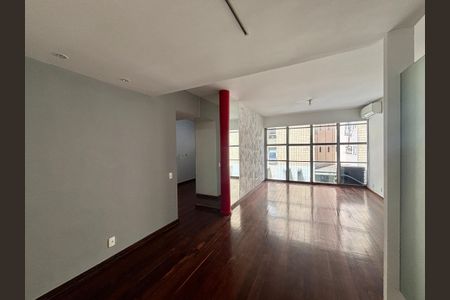Apartamento à venda com 100m², 3 quartos e 2 vagasSala