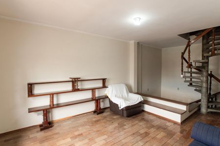 Sala de TV de casa à venda com 4 quartos, 365m² em Vila Paiva, São Paulo