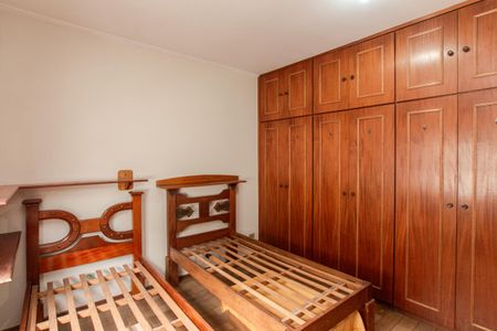 Casa à venda com 365m², 4 quartos e 5 vagas Casa à venda com 365m², 4 quartos e 5 vagasQuarto 2