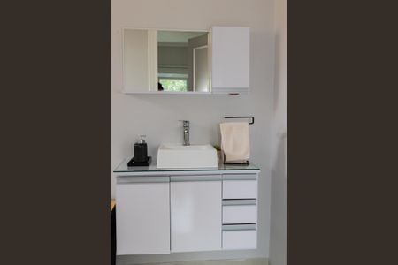 Casa de condomínio para alugar com 380m², 4 quartos e 4 vagasBanheiro Escritório