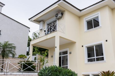 Casa de condomínio para alugar com 380m², 4 quartos e 4 vagasVista externa