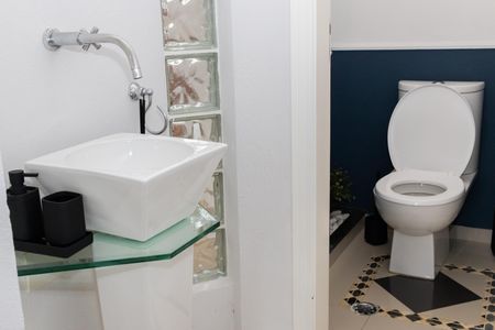 Casa de condomínio para alugar com 380m², 4 quartos e 4 vagasBanheiro - cozinha / sala