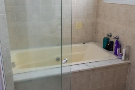 Casa de condomínio para alugar com 380m², 4 quartos e 4 vagasBanheiro suíte