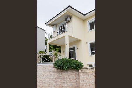 Casa de condomínio para alugar com 380m², 4 quartos e 4 vagasVista externa