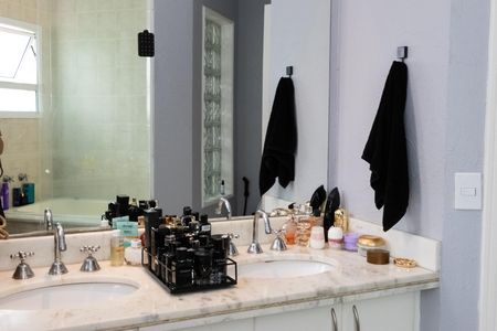 Casa de condomínio para alugar com 380m², 4 quartos e 4 vagasBanheiro suíte