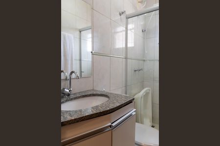 Casa à venda com 100m², 2 quartos e 2 vagasBanheiro da suíte 2