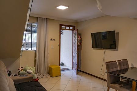 Casa à venda com 100m², 2 quartos e 2 vagasSala