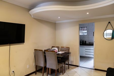 Casa à venda com 100m², 2 quartos e 2 vagasSala