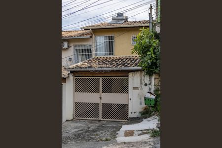 Casa à venda com 100m², 2 quartos e 2 vagasFachada