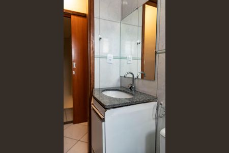 Casa à venda com 100m², 2 quartos e 2 vagasBanheiro da suíte 2