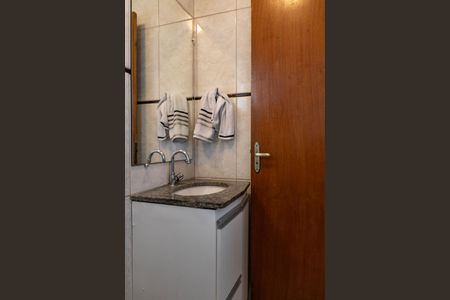 Casa à venda com 100m², 2 quartos e 2 vagasBanheiro da Suíte 1