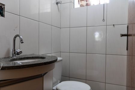 Casa à venda com 100m², 2 quartos e 2 vagasLavabo