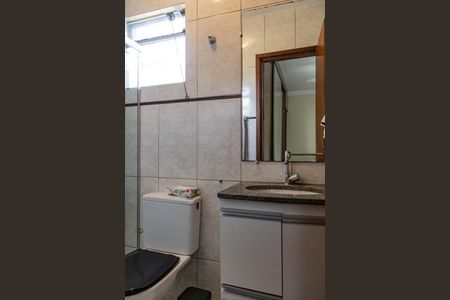 Casa à venda com 100m², 2 quartos e 2 vagasBanheiro da Suíte 1