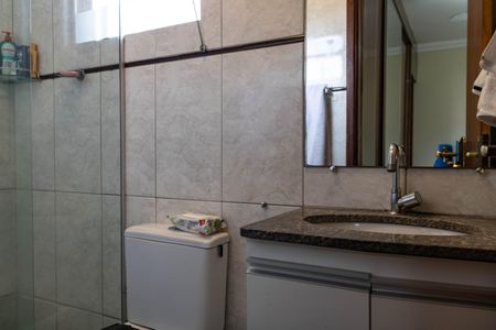 Casa à venda com 100m², 2 quartos e 2 vagasBanheiro da Suíte 1