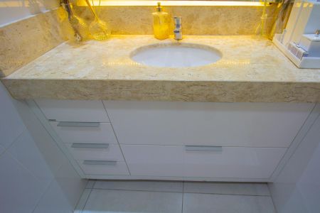 Apartamento à venda com 83m², 2 quartos e 2 vagas Apartamento à venda com 83m², 2 quartos e 2 vagasBanheiro da Suíte