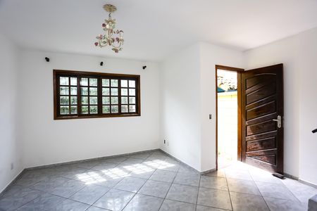 Casa à venda com 150m², 3 quartos e 3 vagas Casa à venda com 150m², 3 quartos e 3 vagasSala