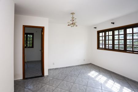 Casa à venda com 150m², 3 quartos e 3 vagas Casa à venda com 150m², 3 quartos e 3 vagasSala