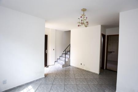 Casa à venda com 150m², 3 quartos e 3 vagas Casa à venda com 150m², 3 quartos e 3 vagasSala
