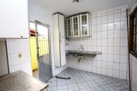 Casa à venda com 150m², 3 quartos e 3 vagas Casa à venda com 150m², 3 quartos e 3 vagasCozinha