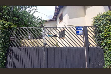 Casa à venda com 150m², 3 quartos e 3 vagas Casa à venda com 150m², 3 quartos e 3 vagasFachada