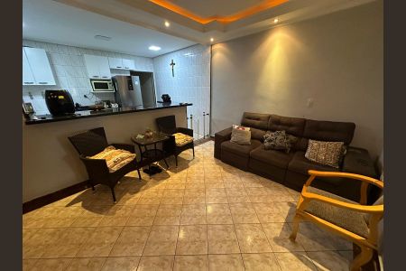 Casa à venda com 175m², 3 quartos e 2 vagasSala